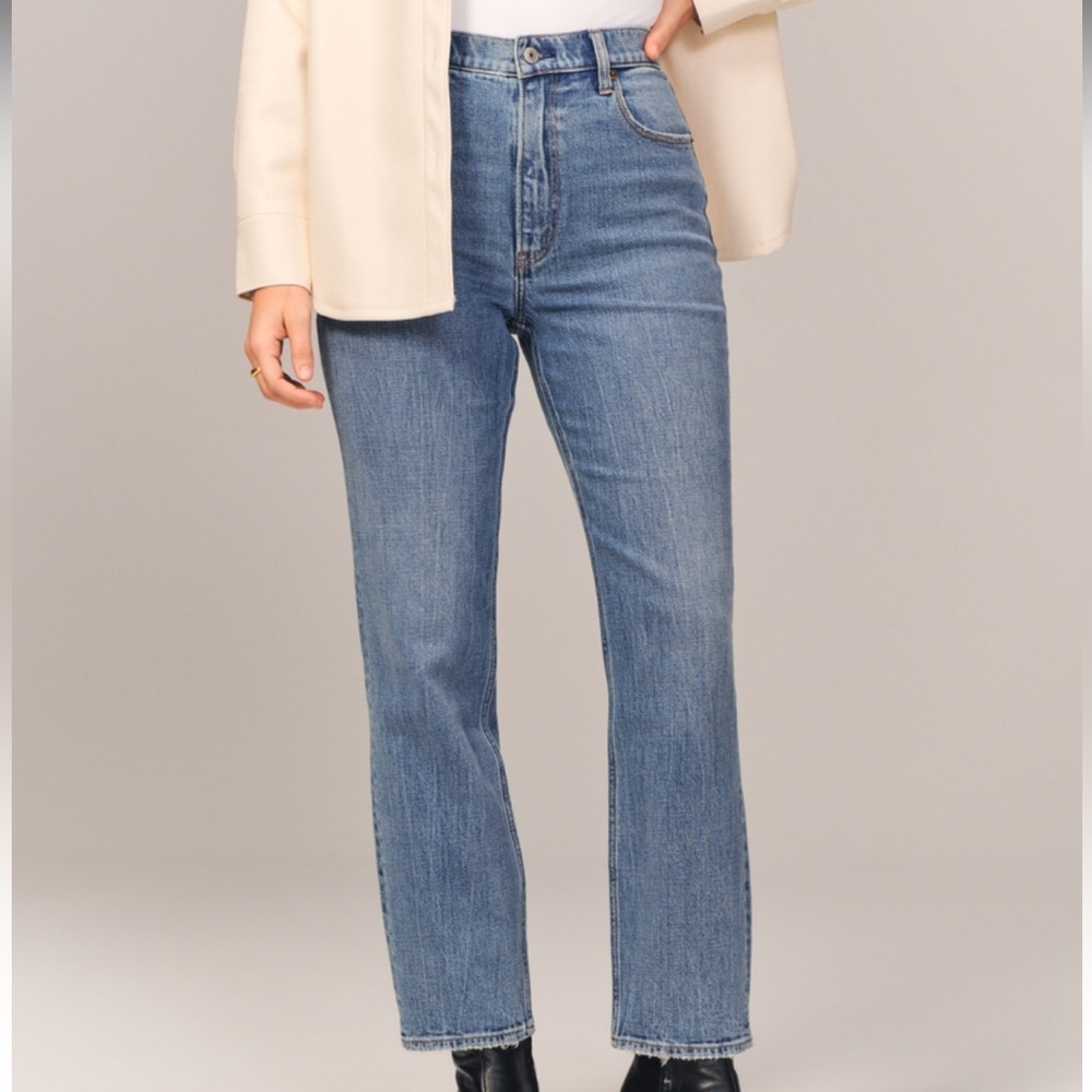 Abercrombie Curve Love Ankle Straight Ultra High Rise - Medium Wash